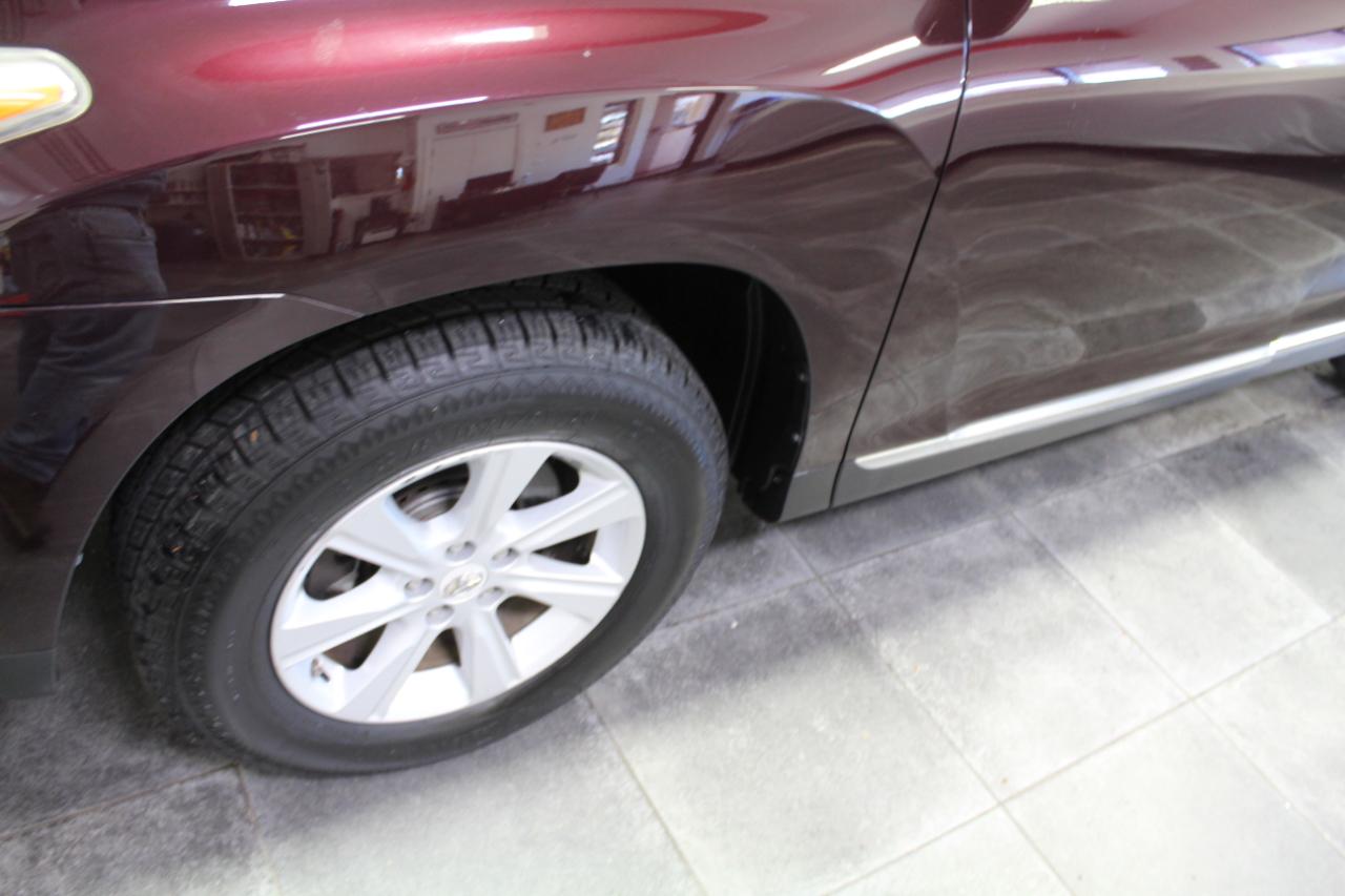 Toyota Highlander 4WD 4dr V6 Base (Natl) 2011