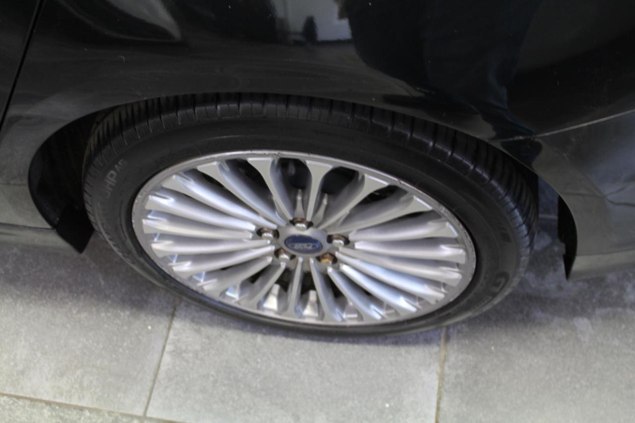 Ford Fusion 4dr Sdn Titanium FWD 2014