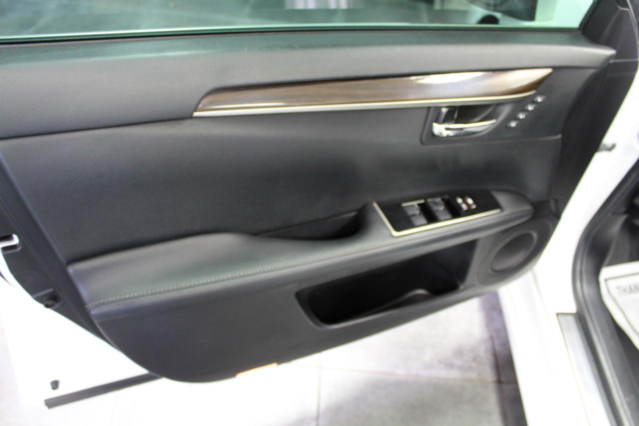 Lexus ES 350 4dr Sdn 2016