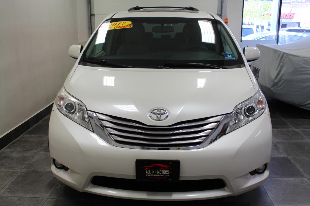 Toyota Sienna XLE AWD 7-Passenger (Natl) 2017