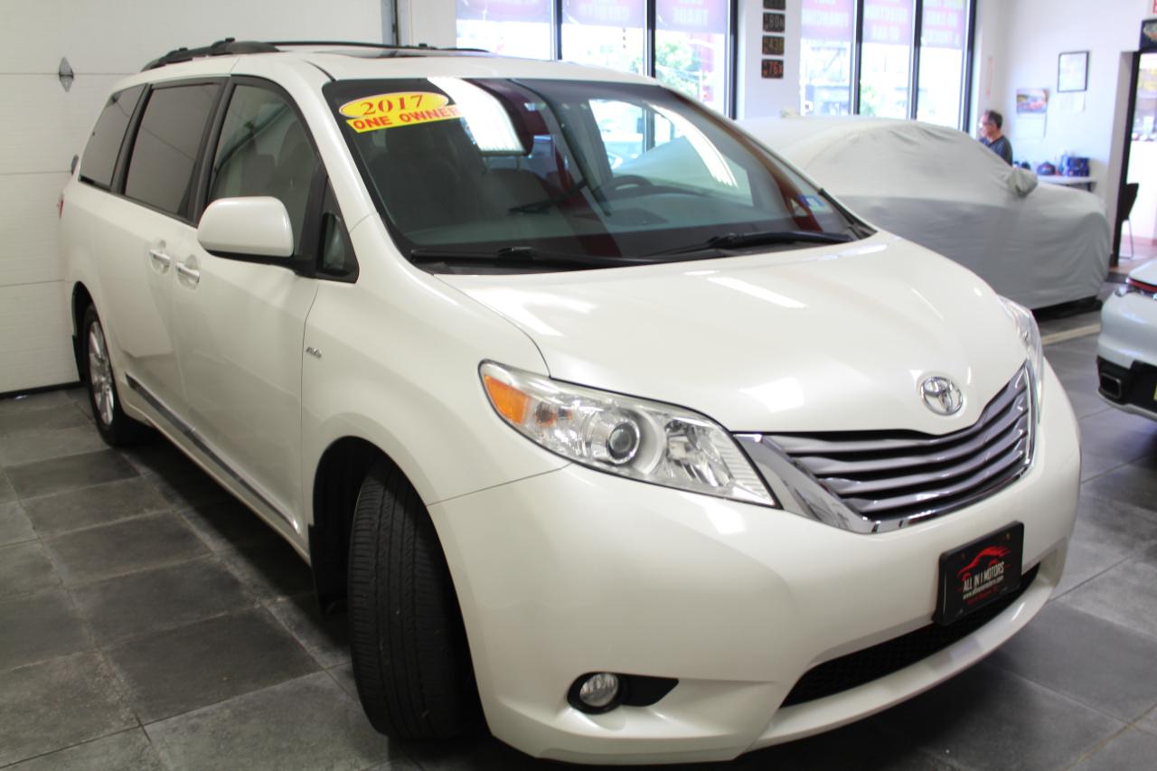 Toyota Sienna XLE AWD 7-Passenger (Natl) 2017