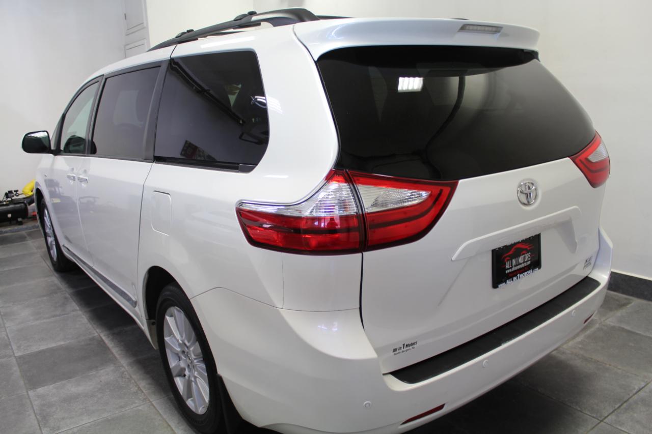 Toyota Sienna XLE AWD 7-Passenger (Natl) 2017