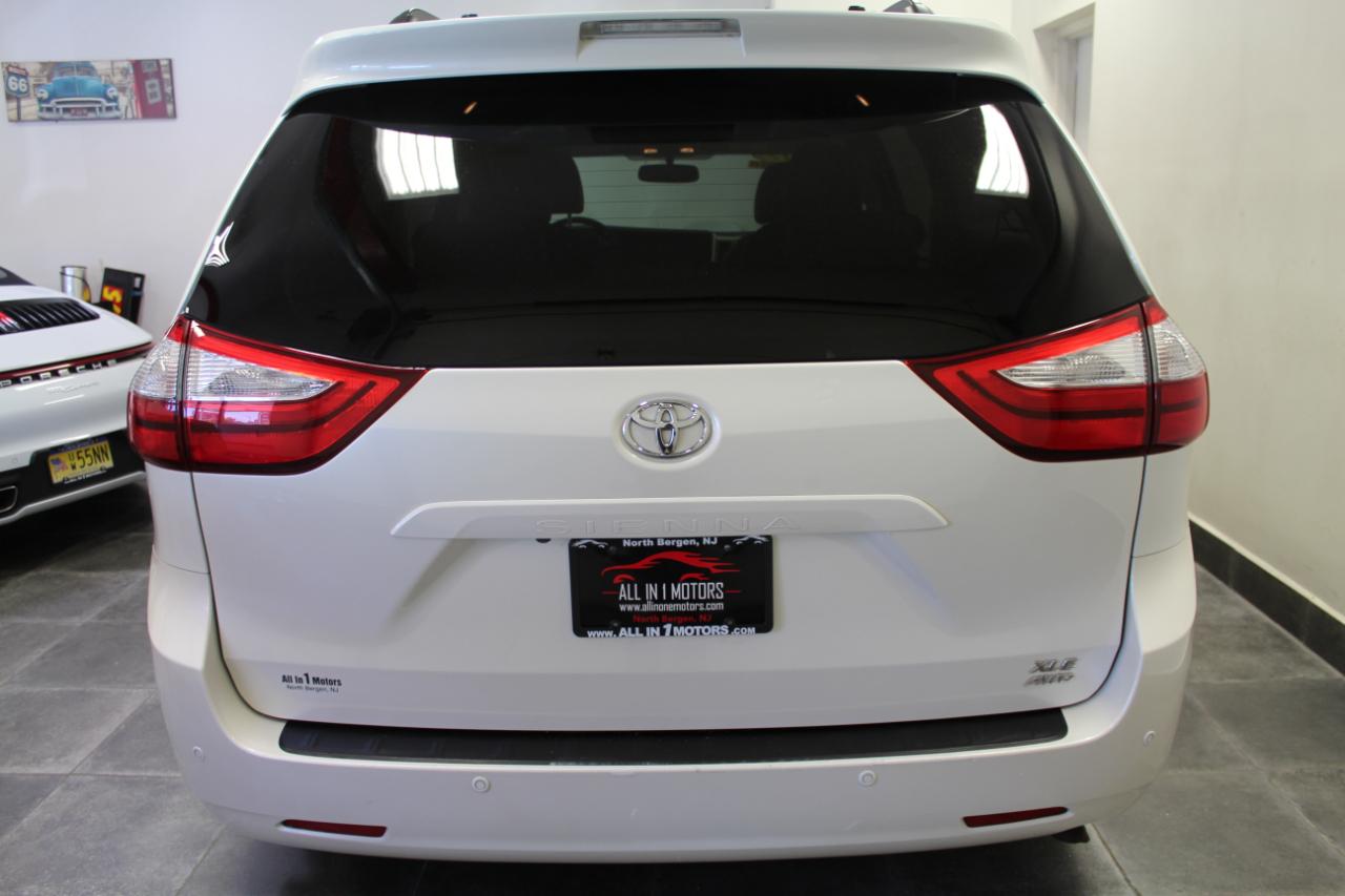Toyota Sienna XLE AWD 7-Passenger (Natl) 2017
