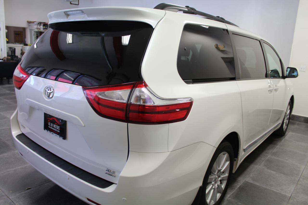 Toyota Sienna XLE AWD 7-Passenger (Natl) 2017