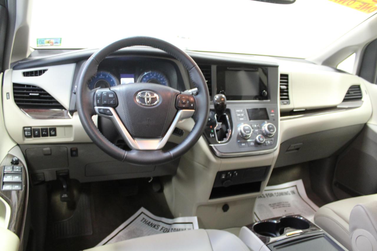 Toyota Sienna XLE AWD 7-Passenger (Natl) 2017