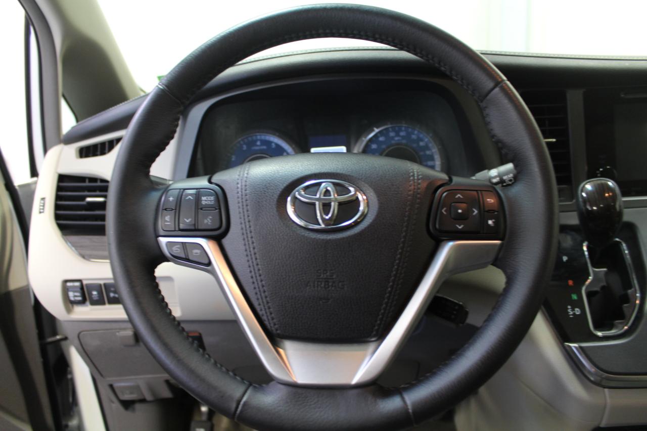 Toyota Sienna XLE AWD 7-Passenger (Natl) 2017