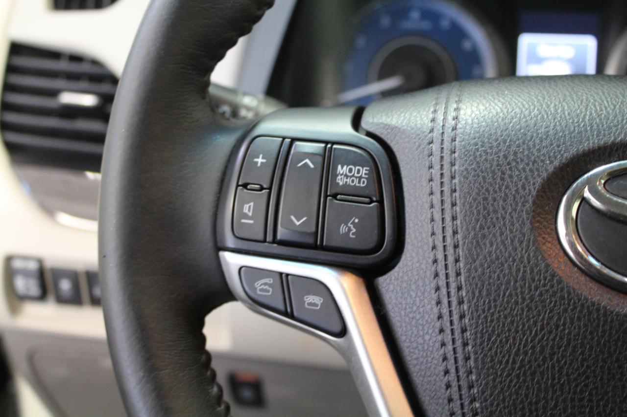Toyota Sienna XLE AWD 7-Passenger (Natl) 2017