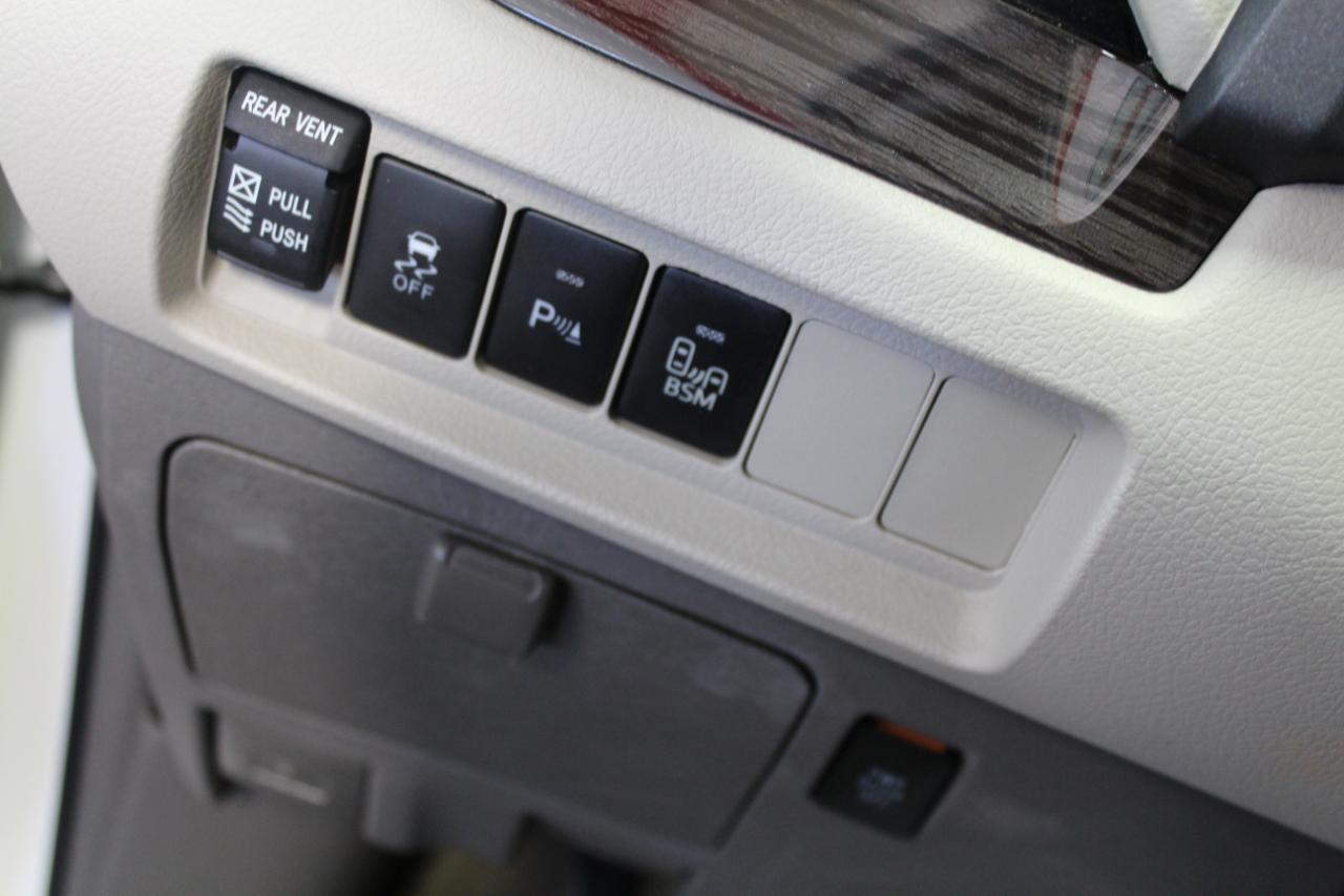 Toyota Sienna XLE AWD 7-Passenger (Natl) 2017