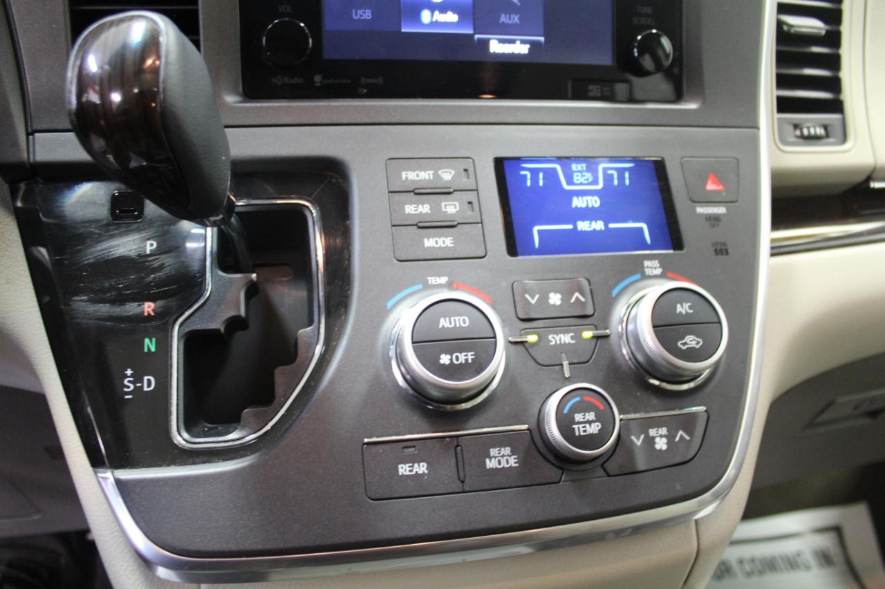 Toyota Sienna XLE AWD 7-Passenger (Natl) 2017