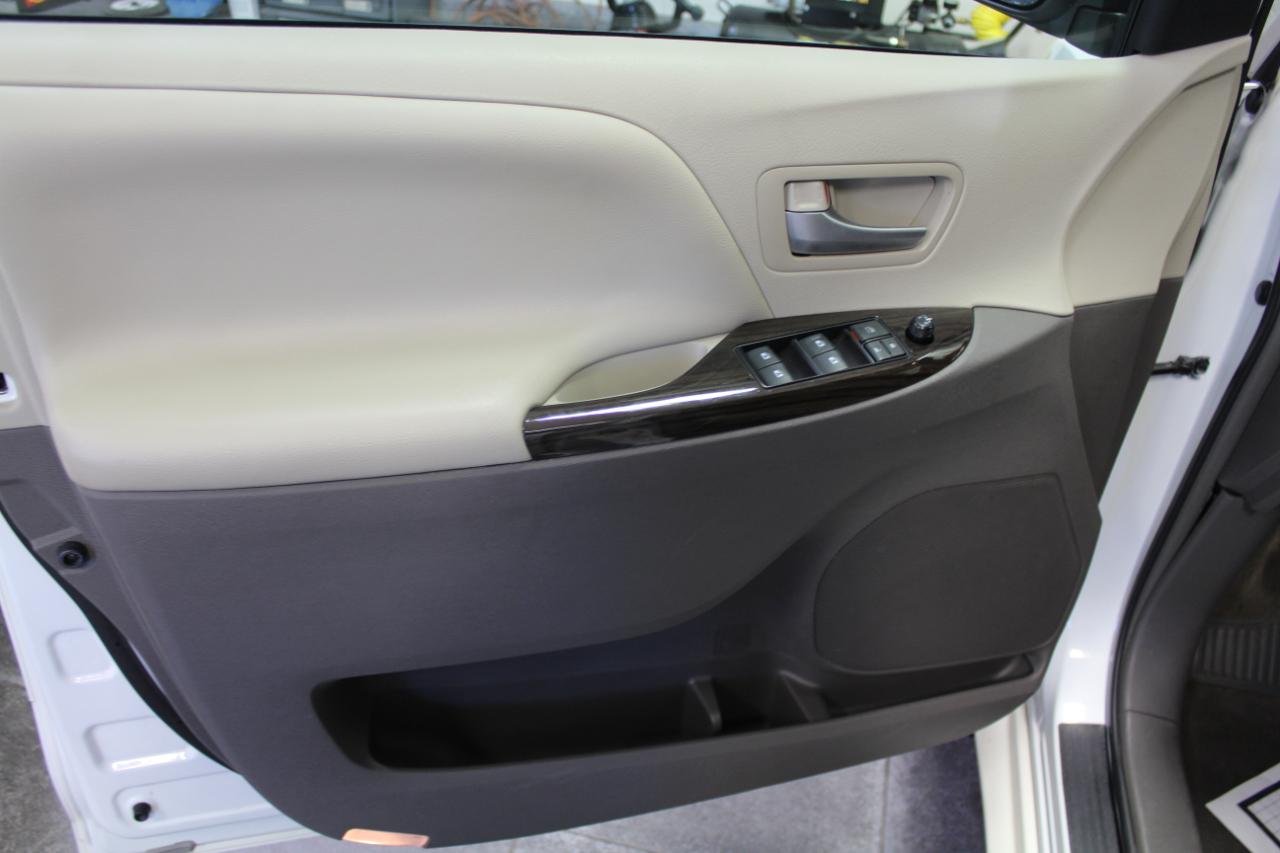 Toyota Sienna XLE AWD 7-Passenger (Natl) 2017