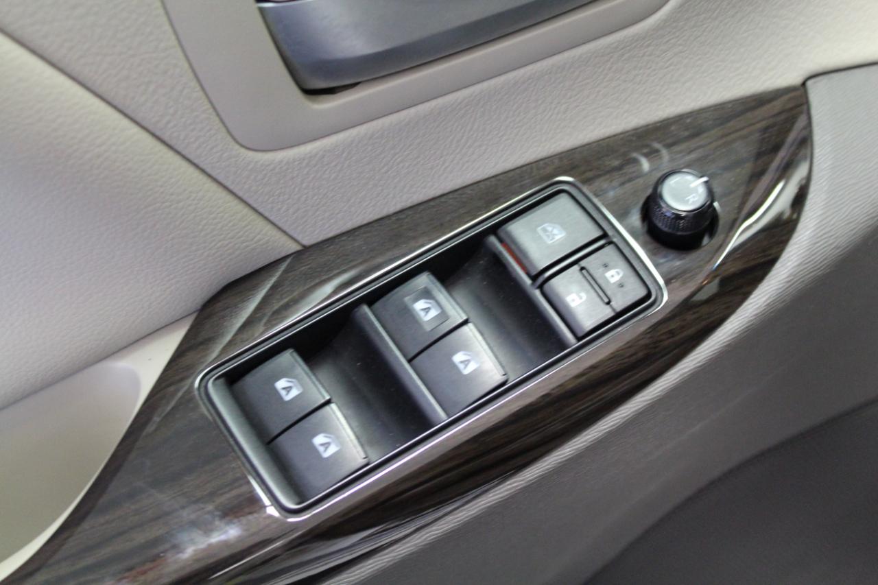 Toyota Sienna XLE AWD 7-Passenger (Natl) 2017