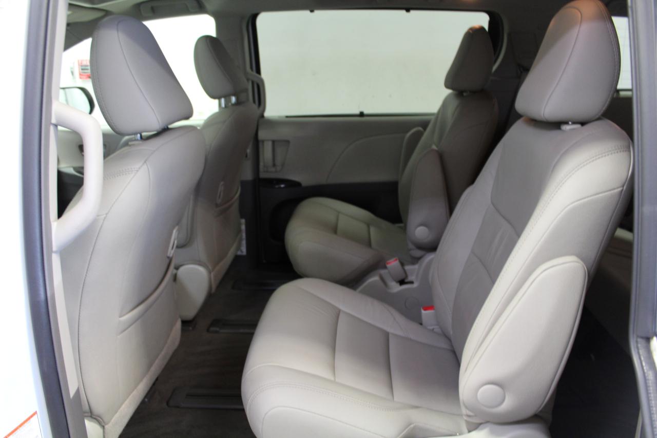 Toyota Sienna XLE AWD 7-Passenger (Natl) 2017