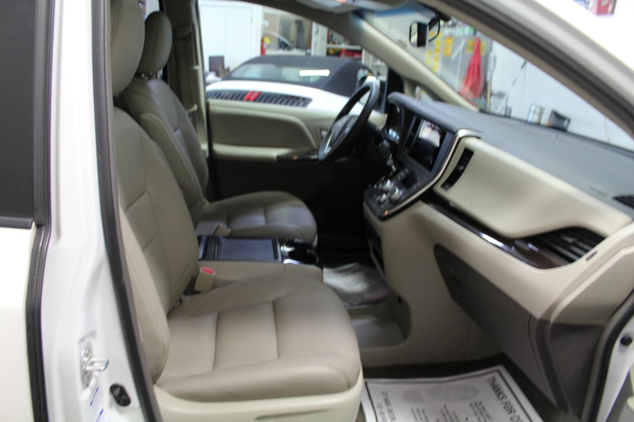 Toyota Sienna XLE AWD 7-Passenger (Natl) 2017