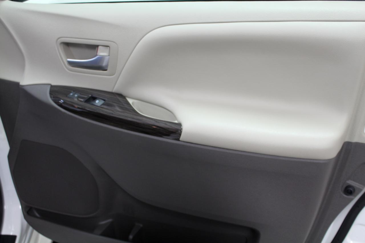 Toyota Sienna XLE AWD 7-Passenger (Natl) 2017