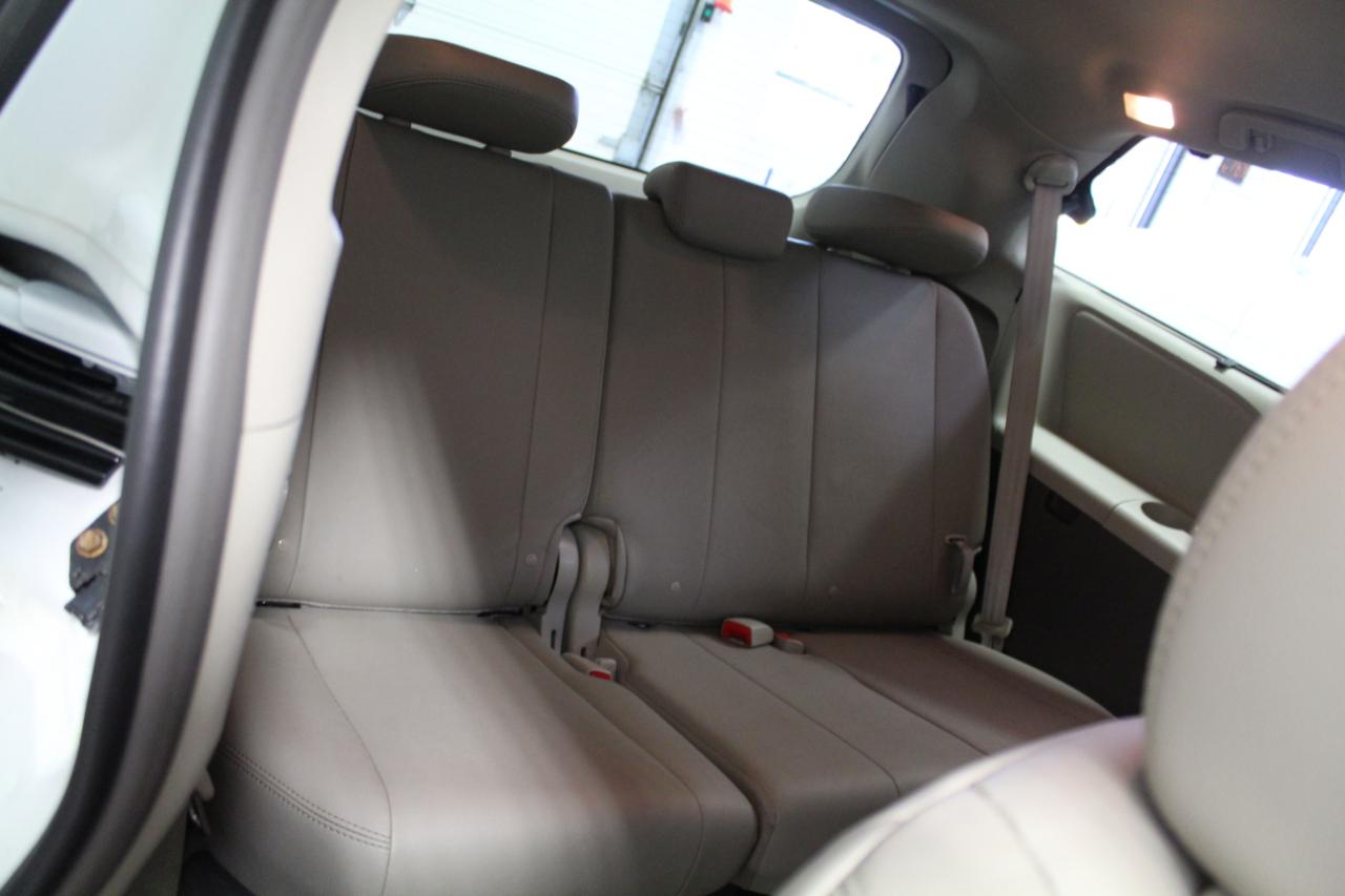 Toyota Sienna XLE AWD 7-Passenger (Natl) 2017