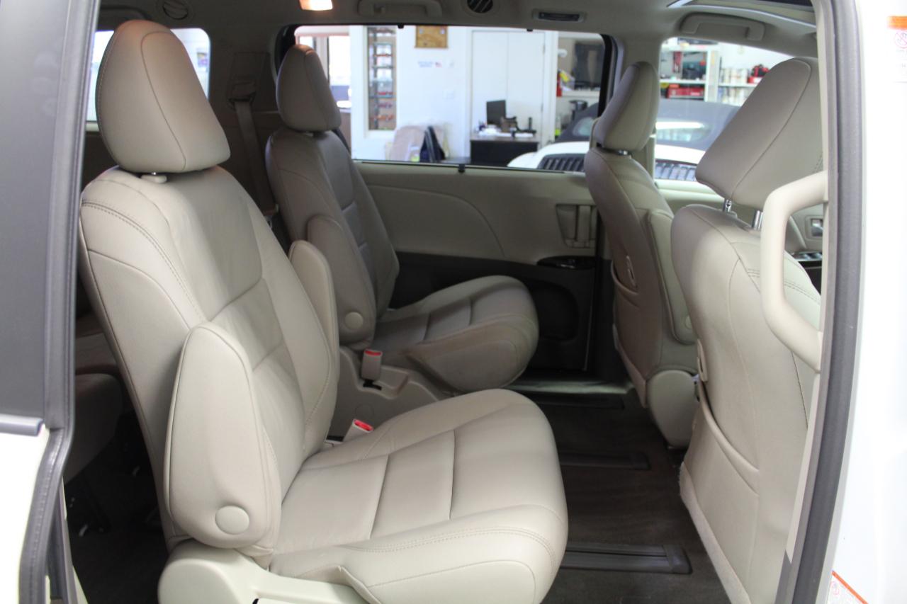 Toyota Sienna XLE AWD 7-Passenger (Natl) 2017
