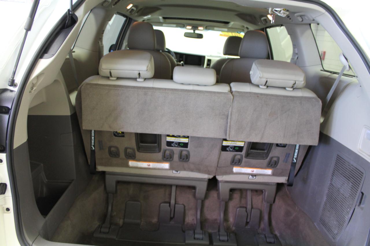 Toyota Sienna XLE AWD 7-Passenger (Natl) 2017