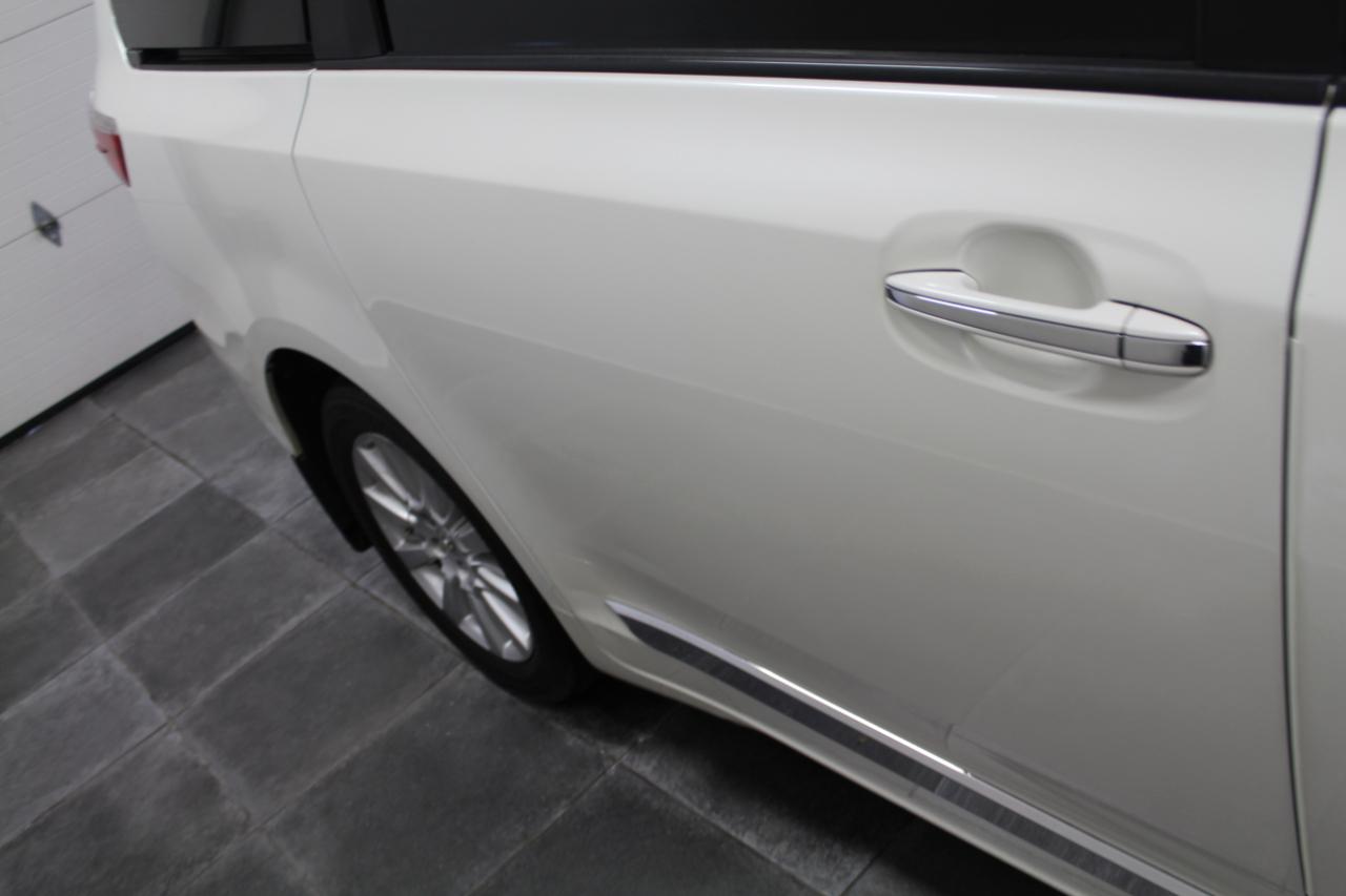 Toyota Sienna XLE AWD 7-Passenger (Natl) 2017