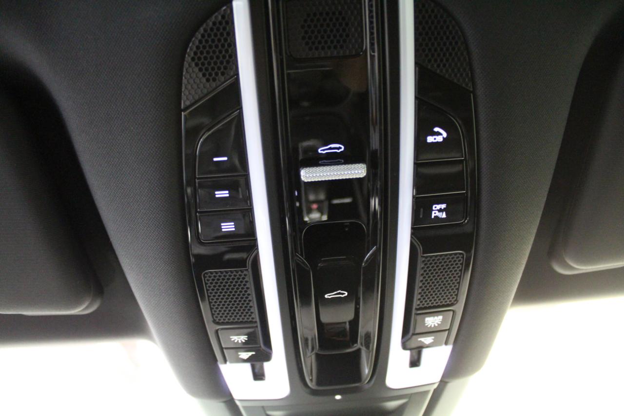Porsche Cayenne Platinum 4D SUV 2022