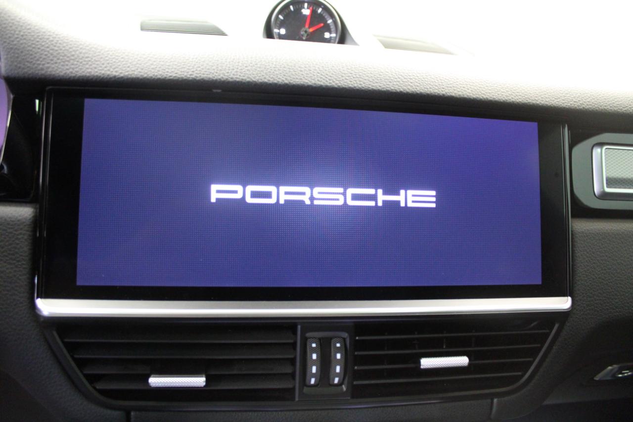 Porsche Cayenne Platinum 4D SUV 2022