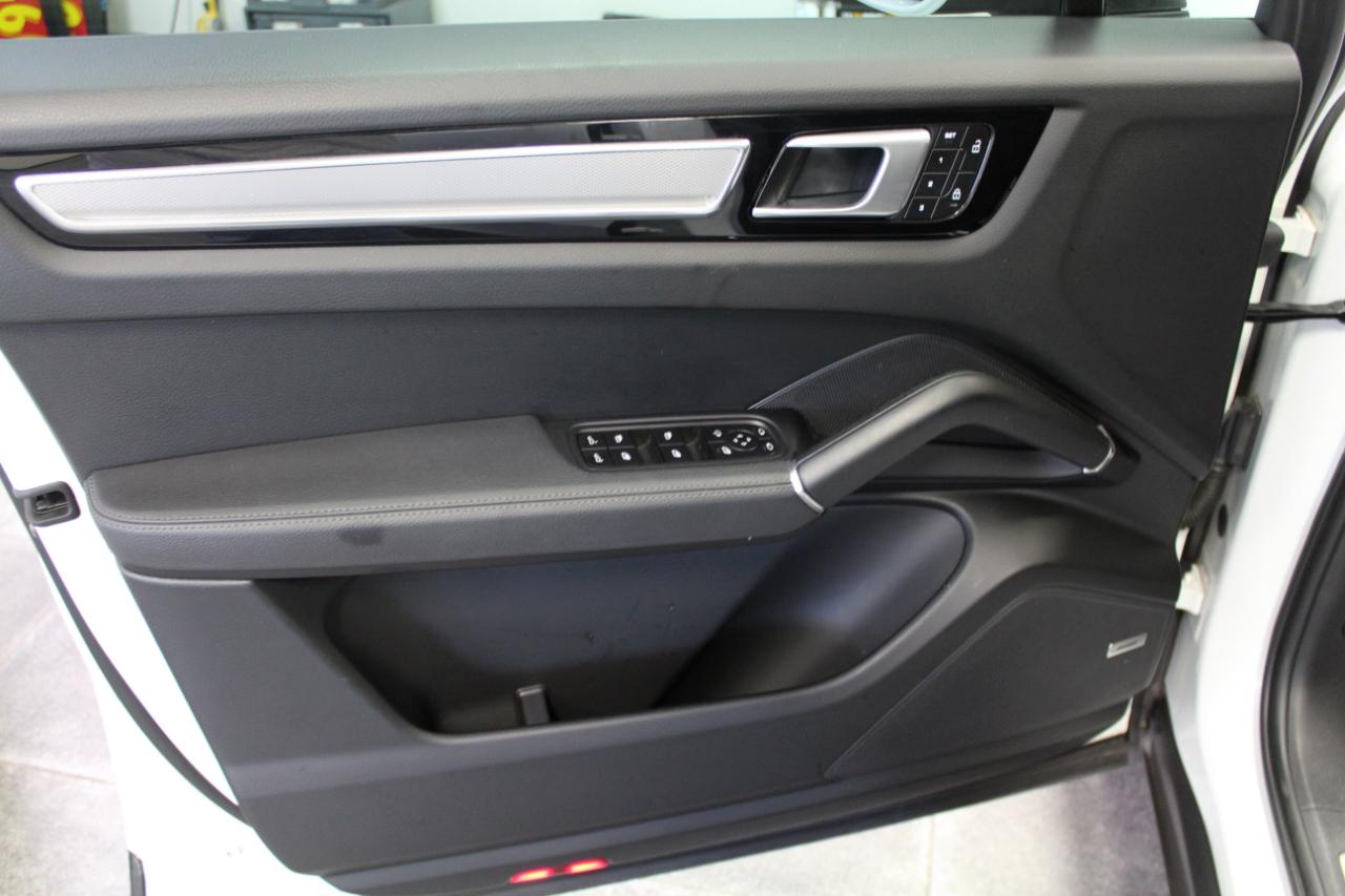 Porsche Cayenne Platinum 4D SUV 2022