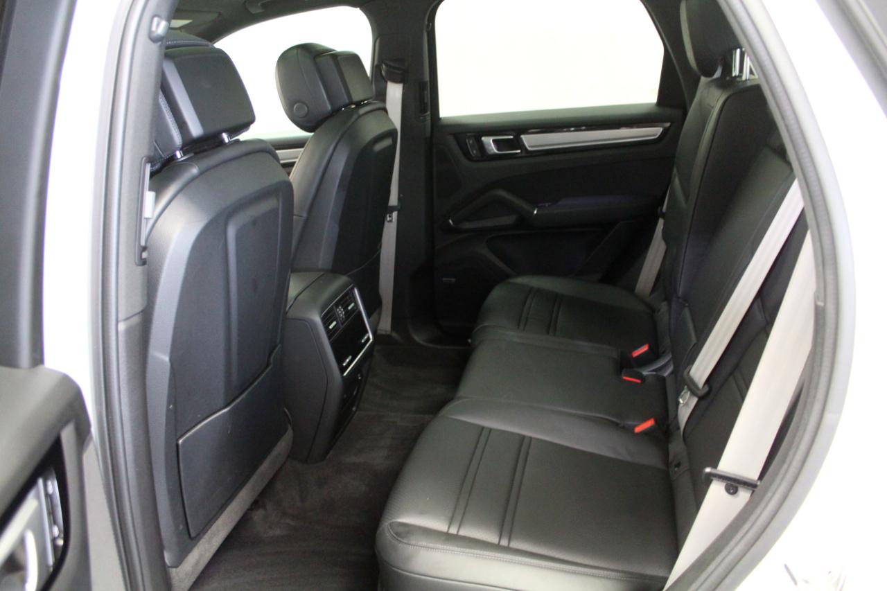 Porsche Cayenne Platinum 4D SUV 2022