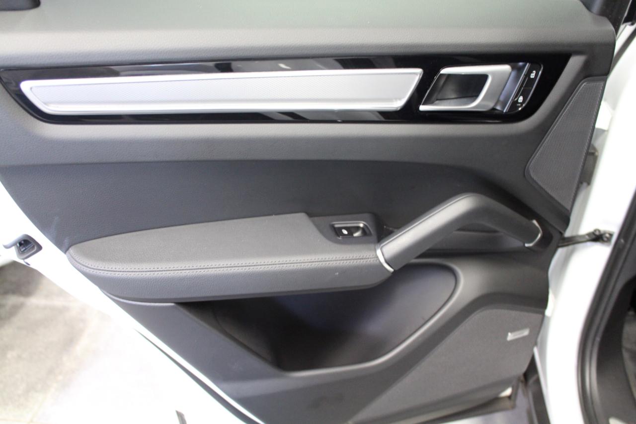 Porsche Cayenne Platinum 4D SUV 2022