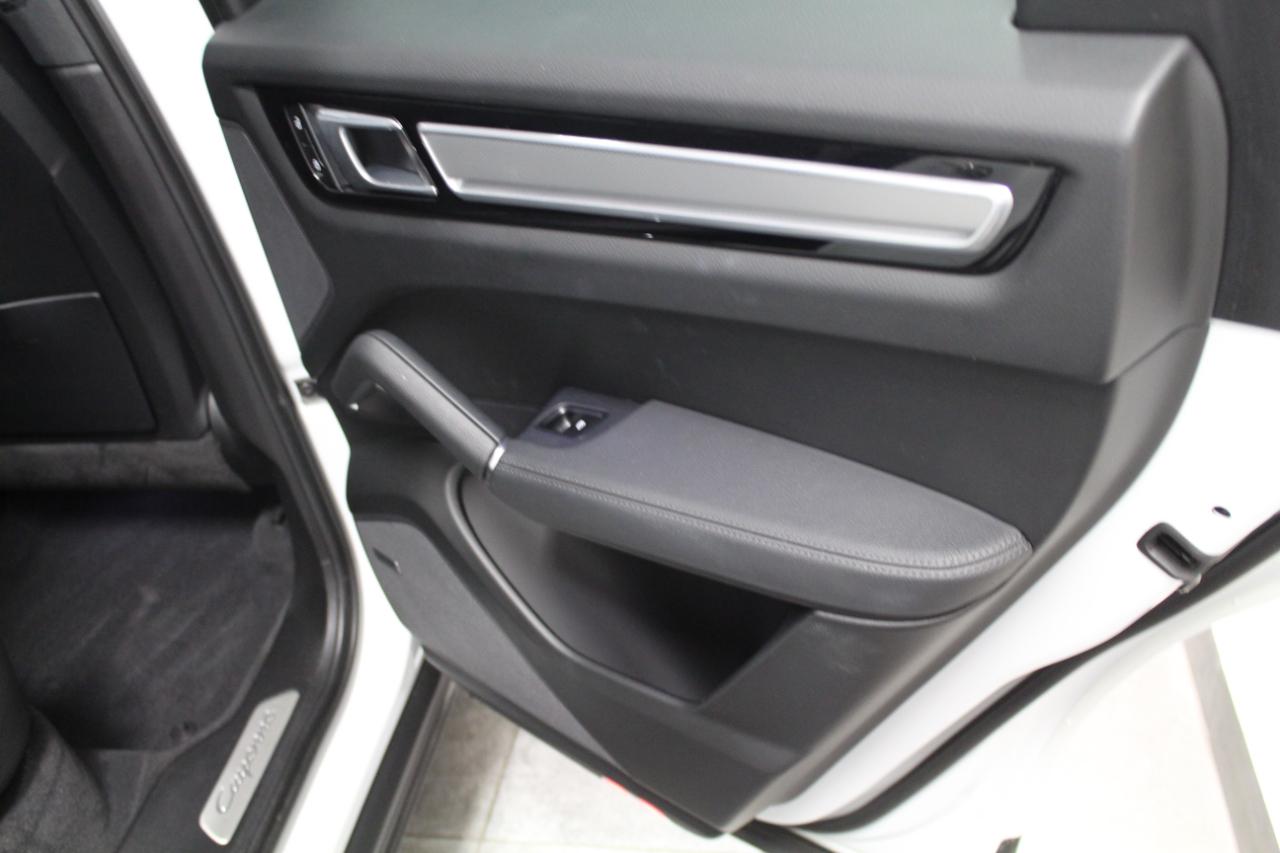 Porsche Cayenne Platinum 4D SUV 2022