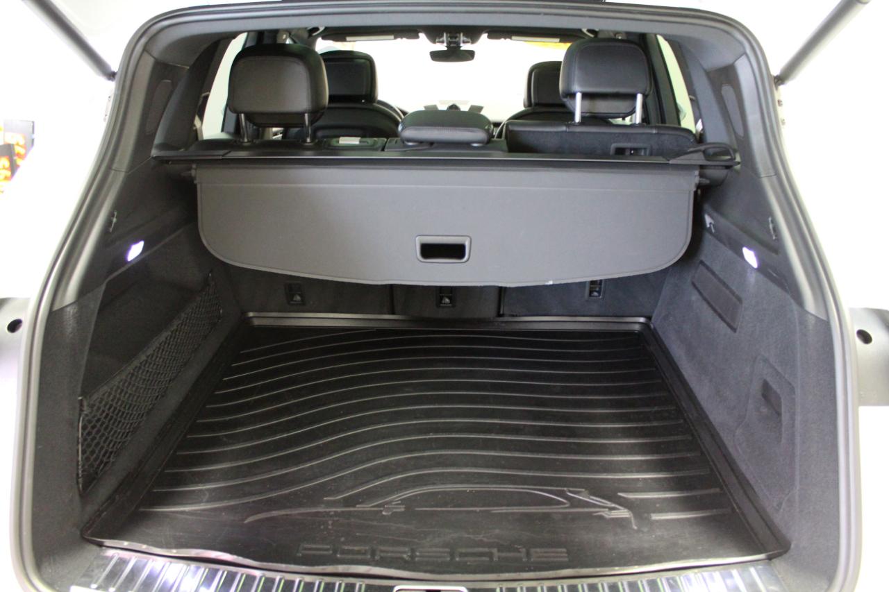Porsche Cayenne Platinum 4D SUV 2022