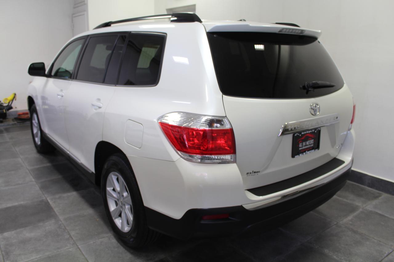 Toyota Highlander 4WD 4dr V6 (Natl) 2012