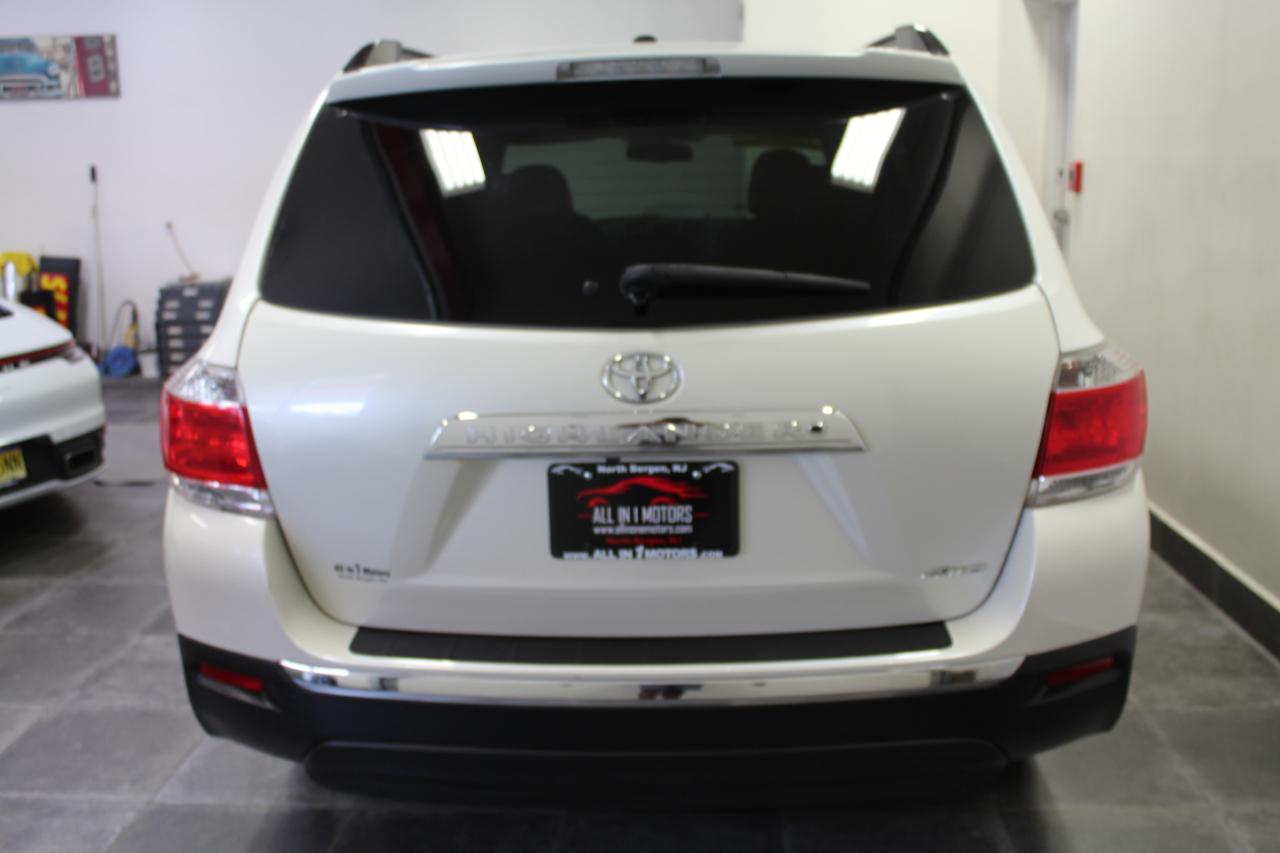 Toyota Highlander 4WD 4dr V6 (Natl) 2012