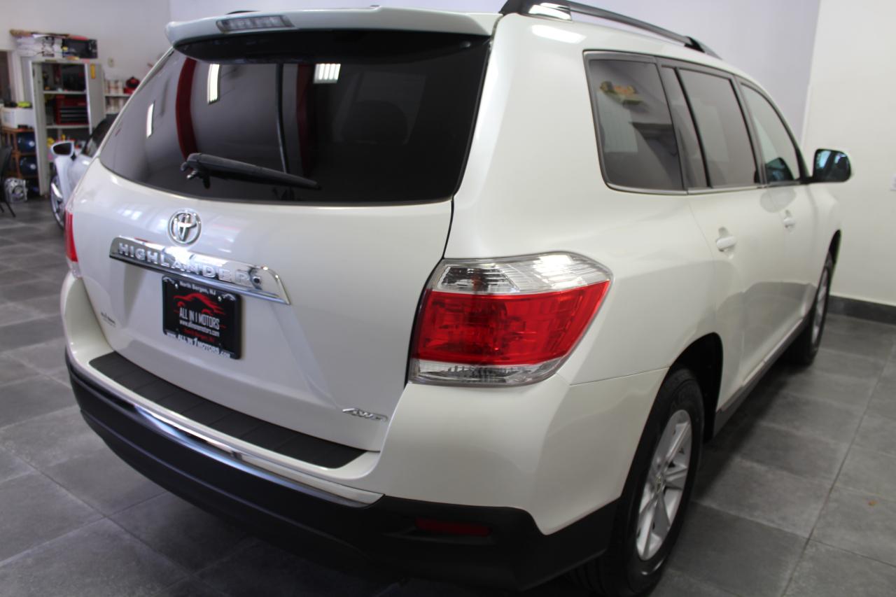 Toyota Highlander 4WD 4dr V6 (Natl) 2012
