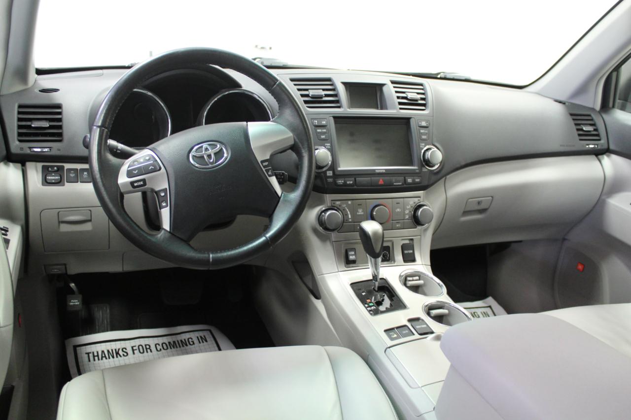 Toyota Highlander 4WD 4dr V6 (Natl) 2012