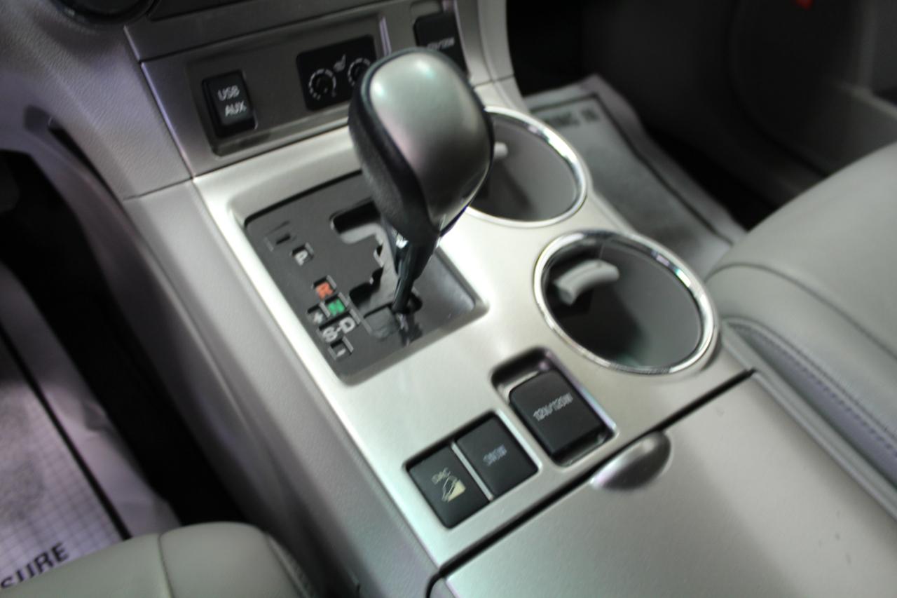 Toyota Highlander 4WD 4dr V6 (Natl) 2012