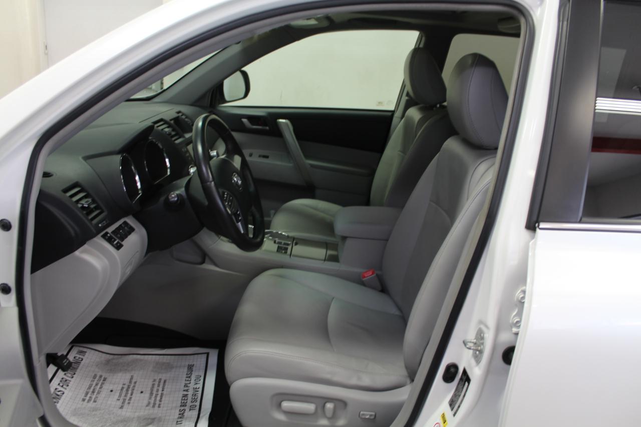 Toyota Highlander 4WD 4dr V6 (Natl) 2012