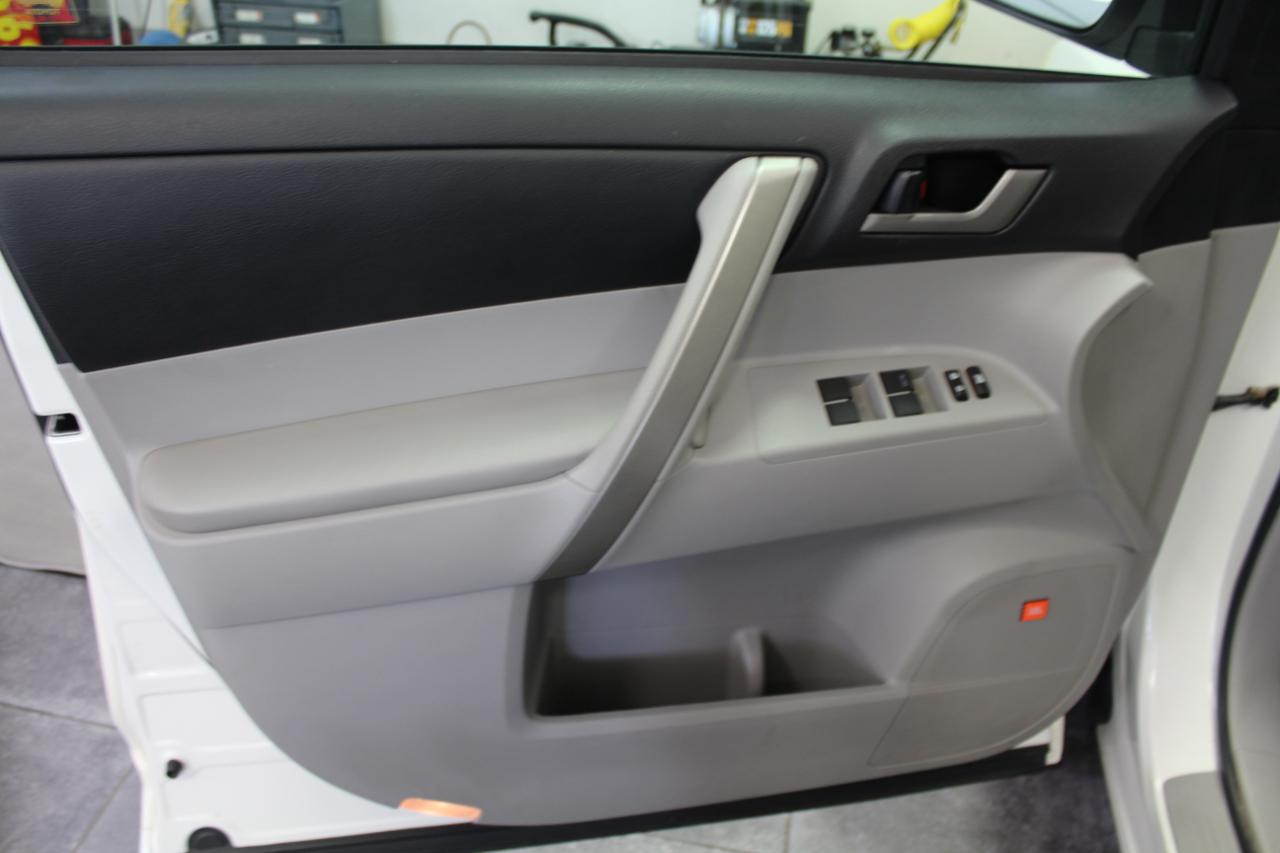 Toyota Highlander 4WD 4dr V6 (Natl) 2012