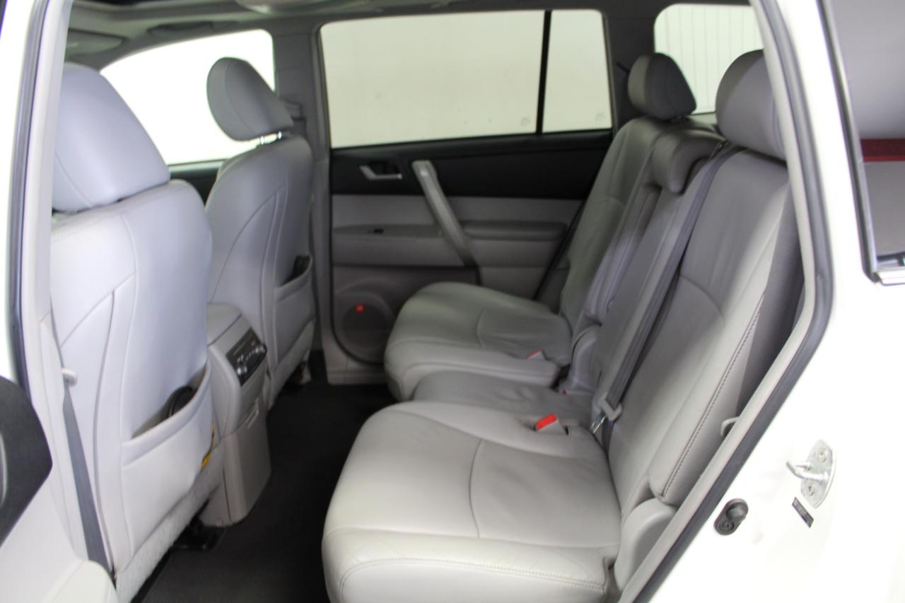 Toyota Highlander 4WD 4dr V6 (Natl) 2012