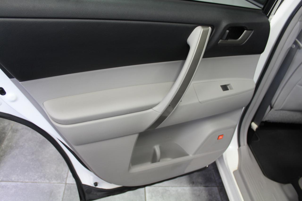 Toyota Highlander 4WD 4dr V6 (Natl) 2012