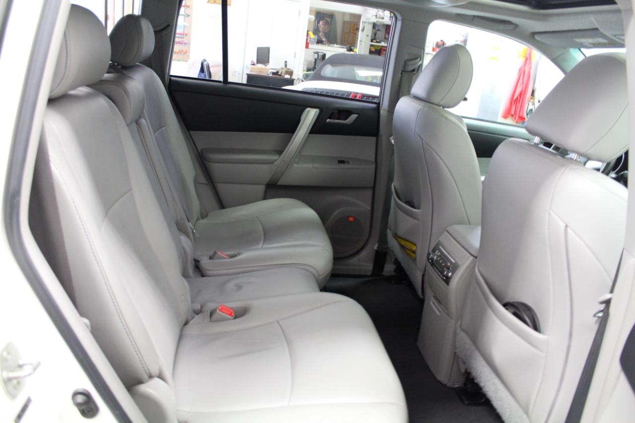 Toyota Highlander 4WD 4dr V6 (Natl) 2012