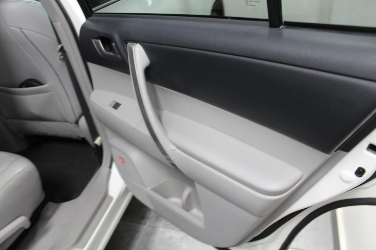 Toyota Highlander 4WD 4dr V6 (Natl) 2012
