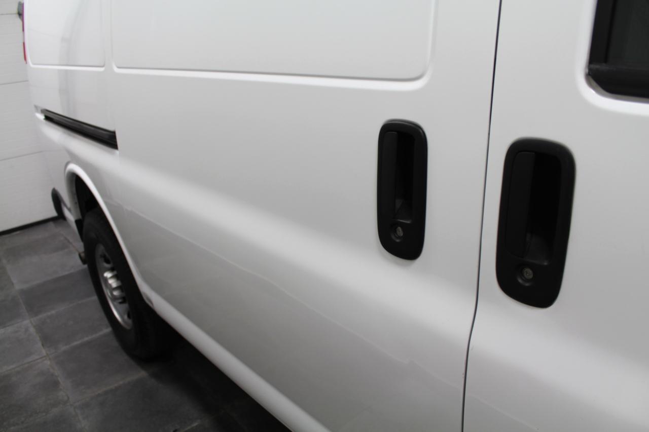 Chevrolet Express Cargo Van RWD 2500 135" 2020
