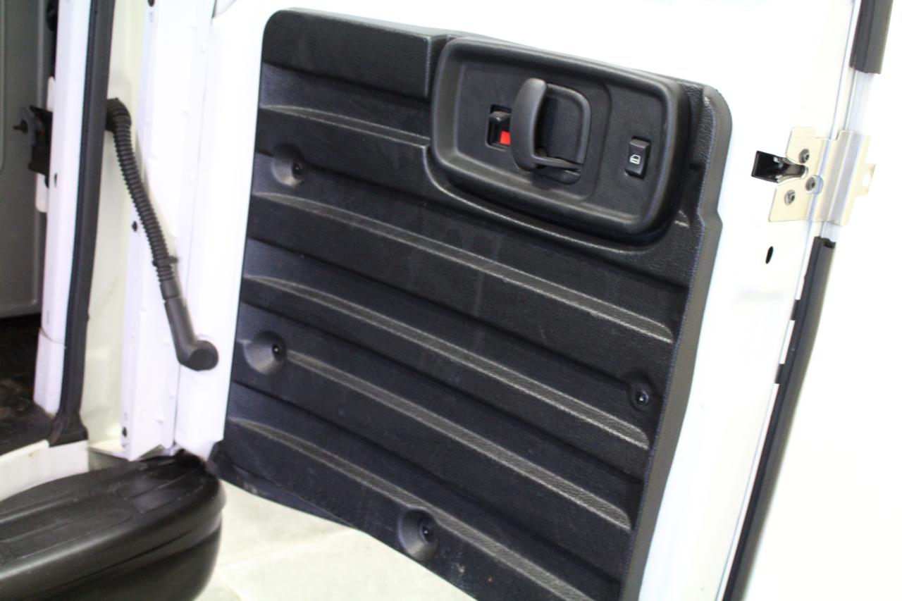 GMC Savana Cargo Van RWD 2500 135" 2021