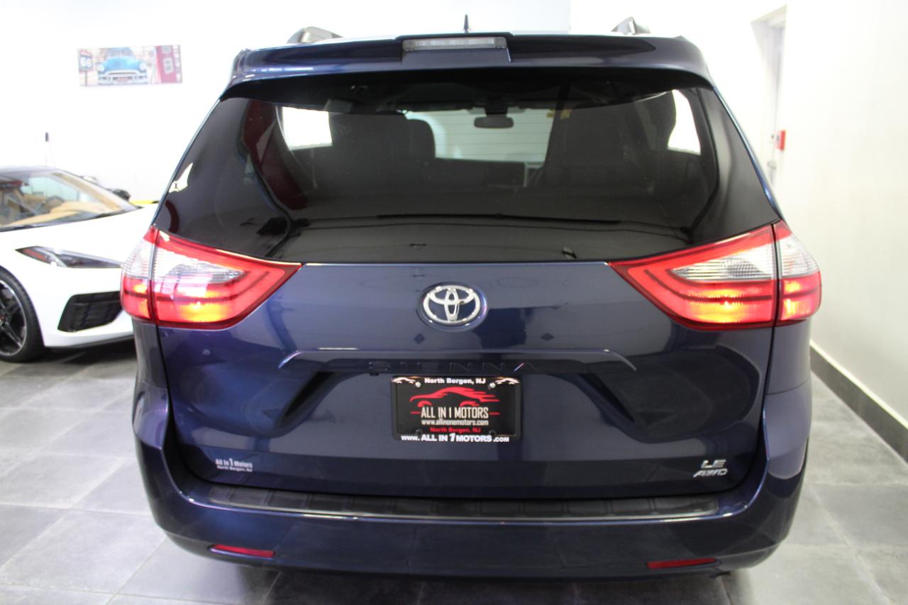 Toyota Sienna LE AWD 7-Passenger (Natl) 2020