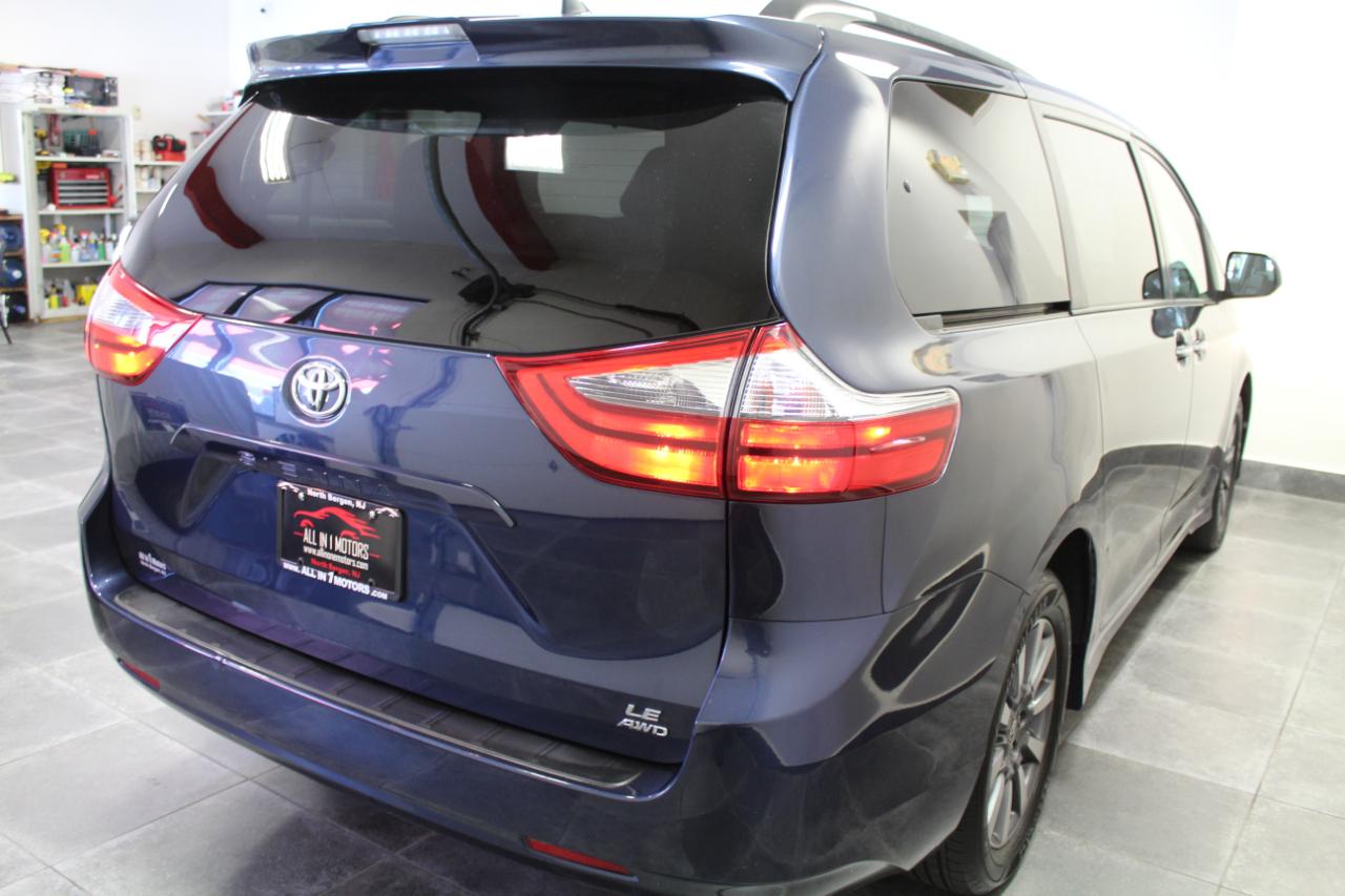 Toyota Sienna LE AWD 7-Passenger (Natl) 2020