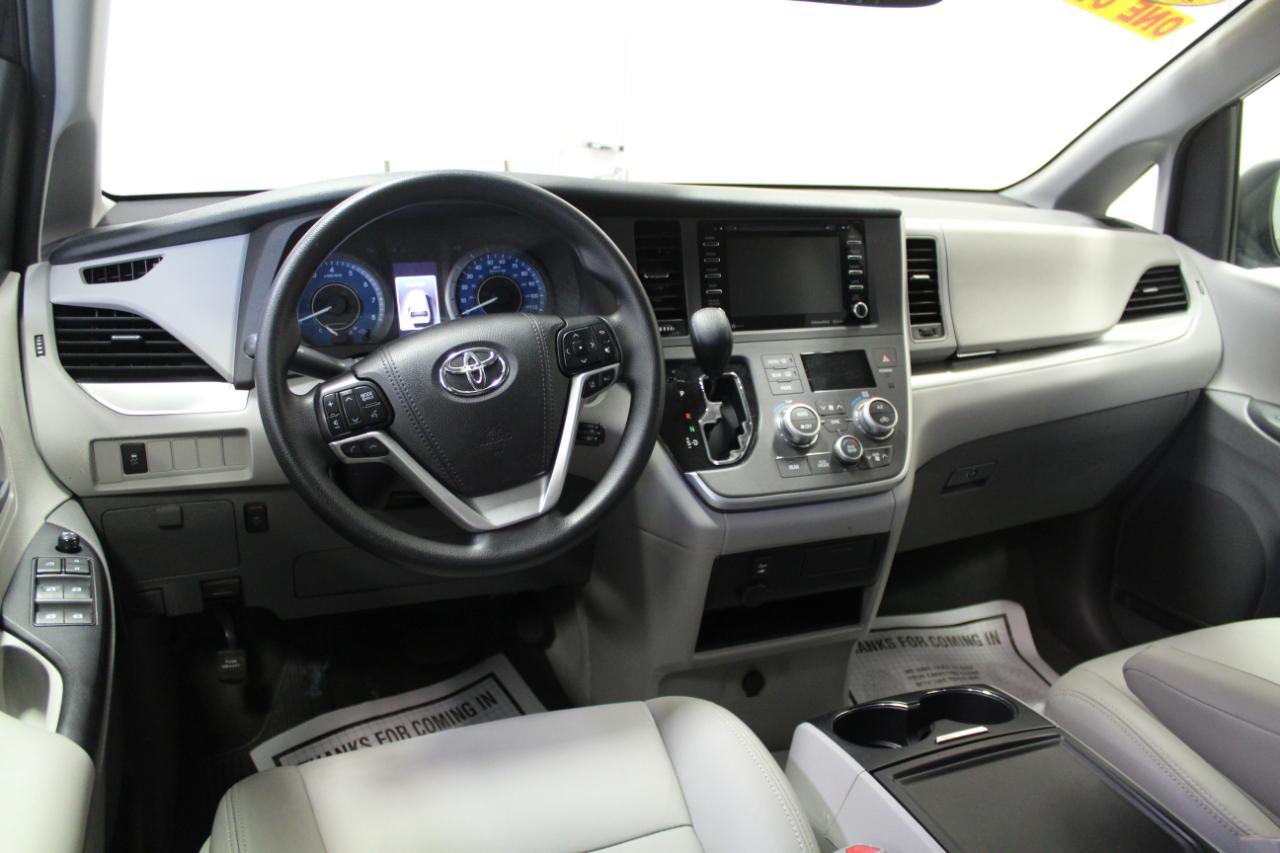 Toyota Sienna LE AWD 7-Passenger (Natl) 2020