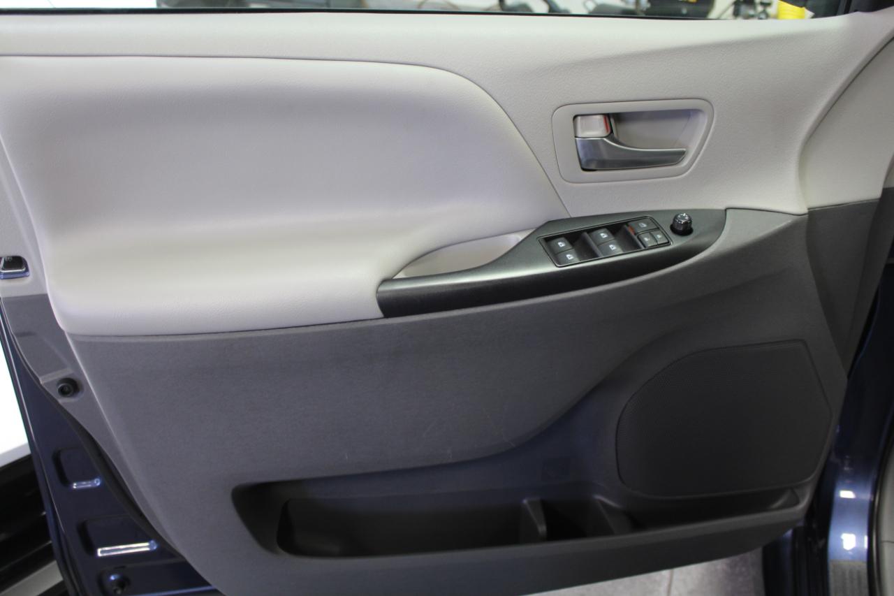 Toyota Sienna LE AWD 7-Passenger (Natl) 2020