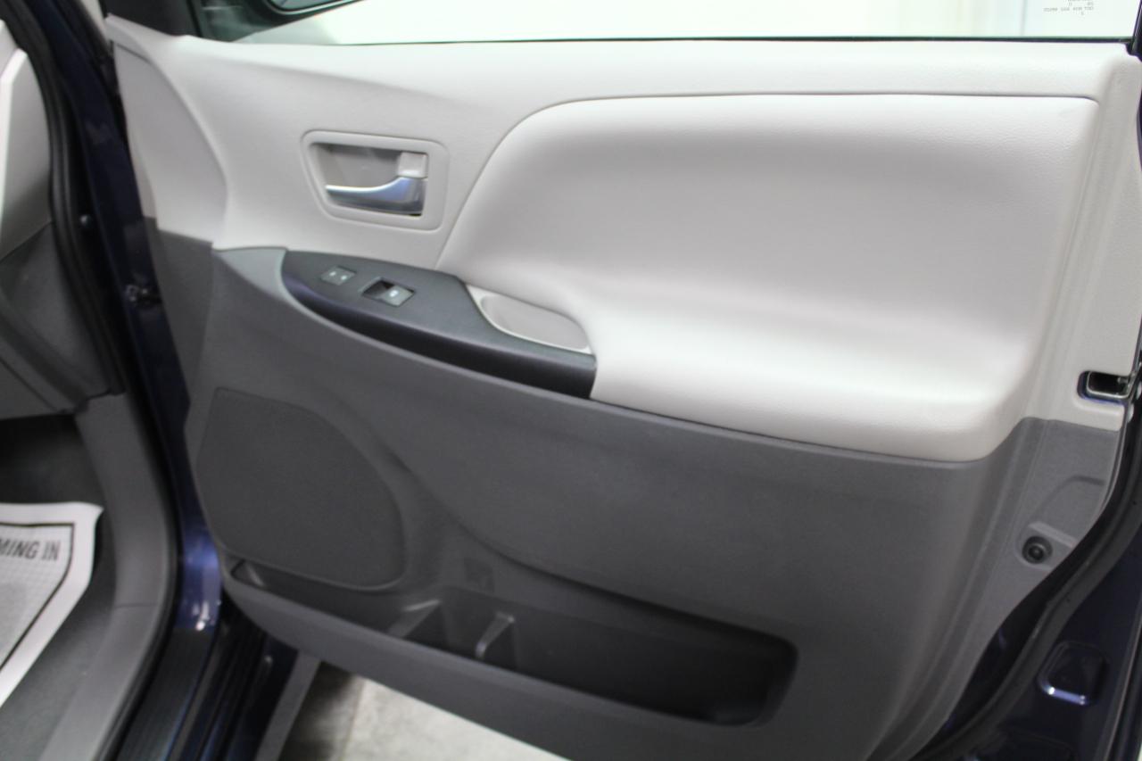 Toyota Sienna LE AWD 7-Passenger (Natl) 2020