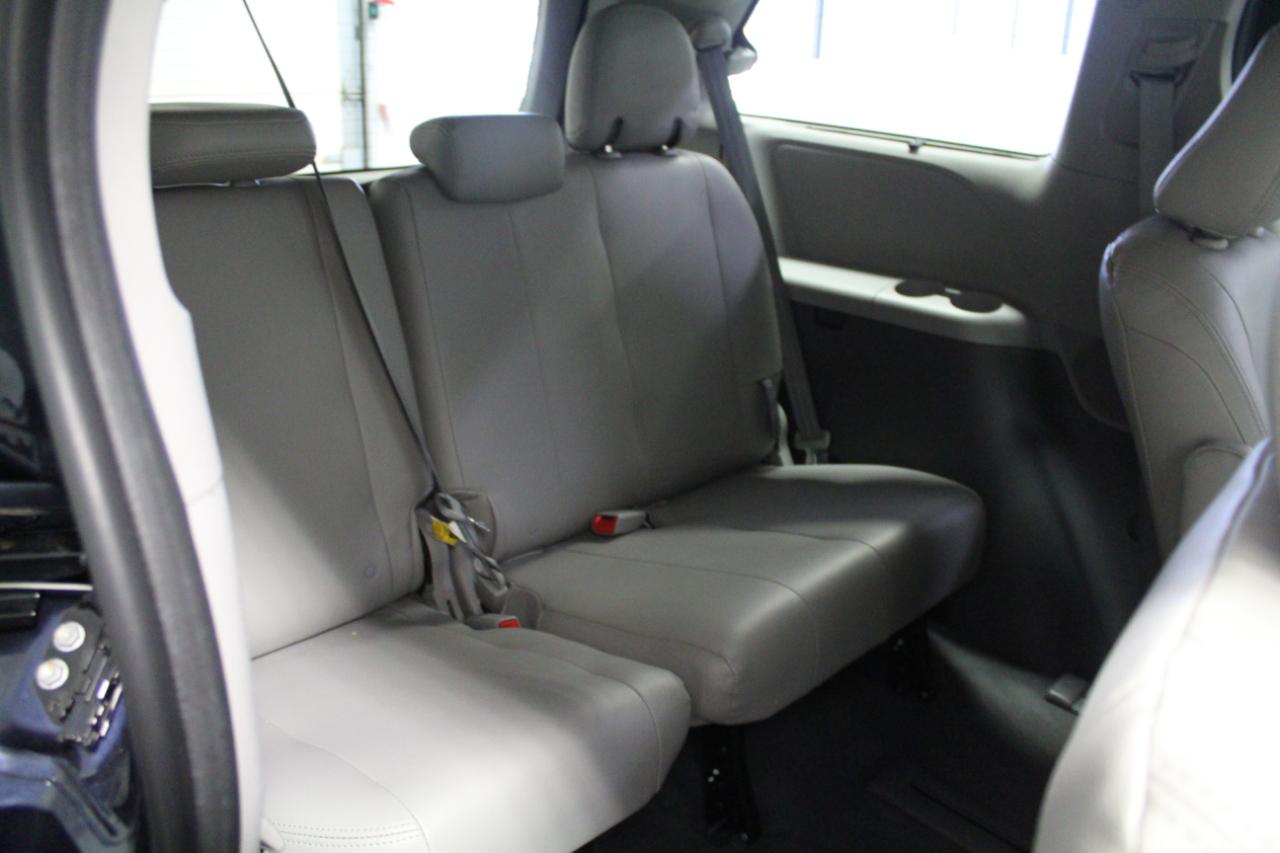 Toyota Sienna LE AWD 7-Passenger (Natl) 2020