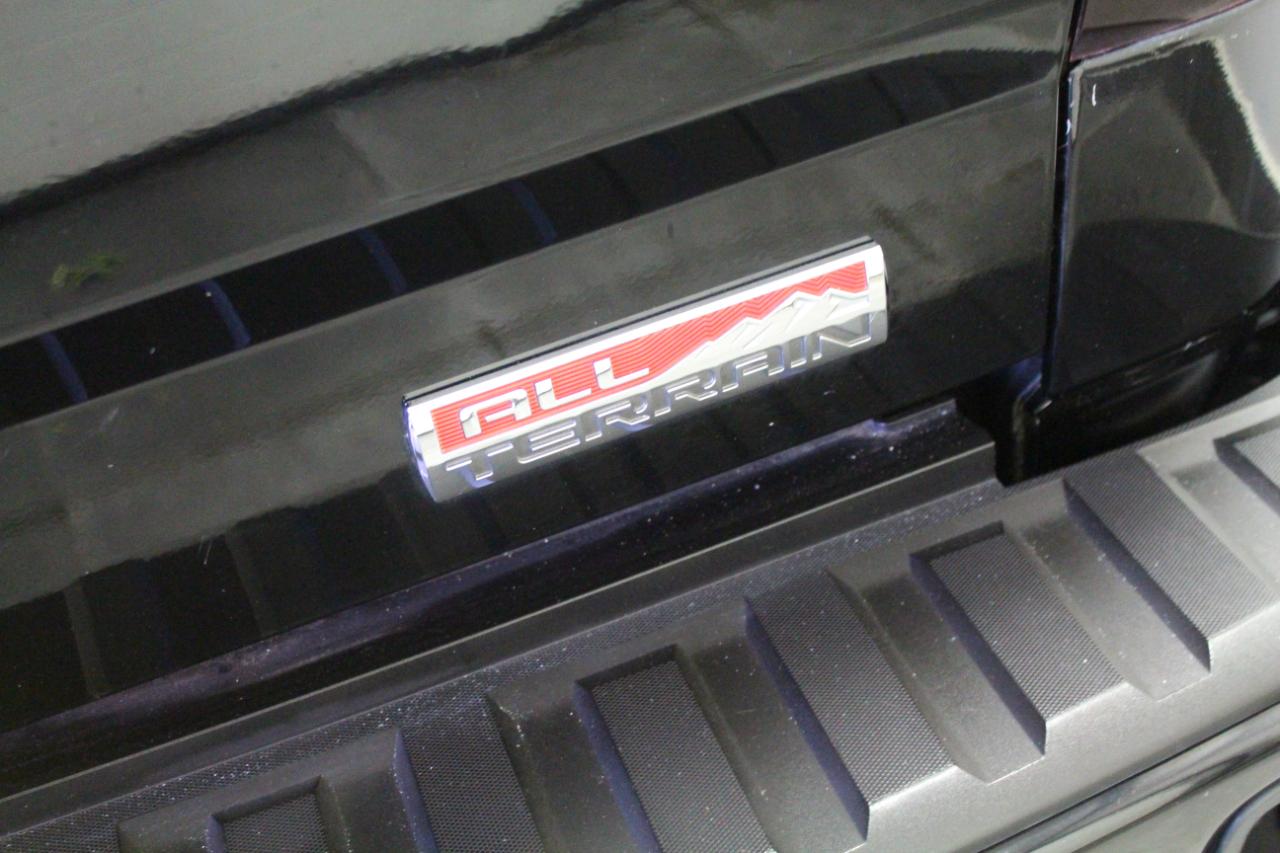 GMC Sierra 1500 4WD Crew Cab 153.0" SLT 2015
