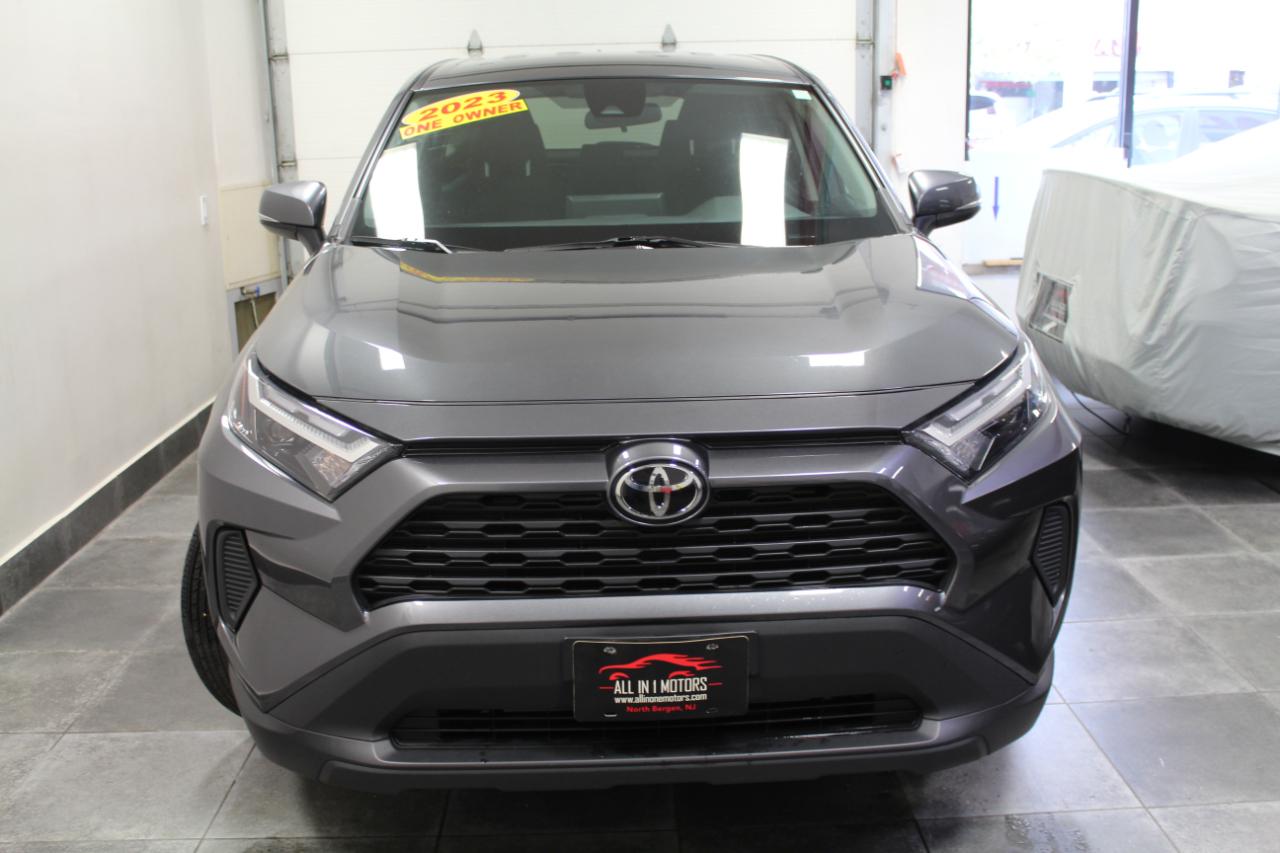 Toyota RAV4 LE AWD (Natl) 2023